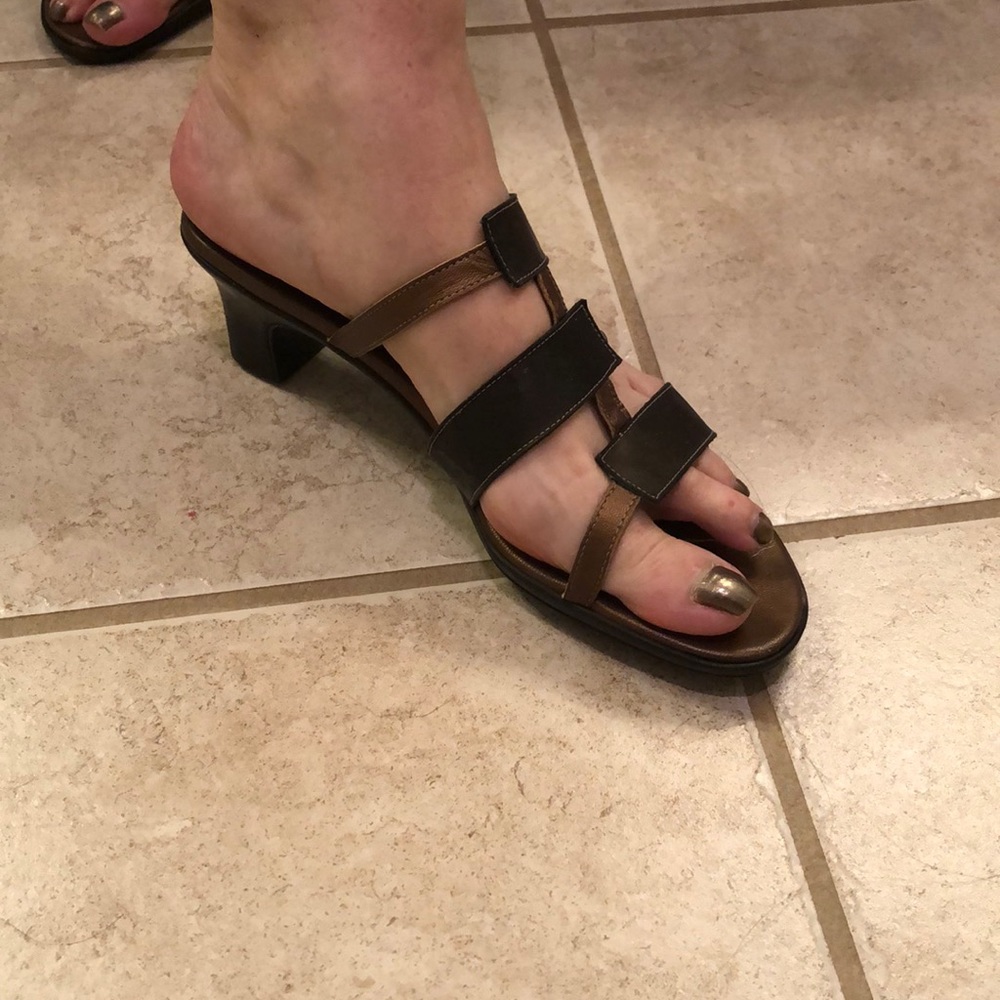 Sandles with heels, bronze
